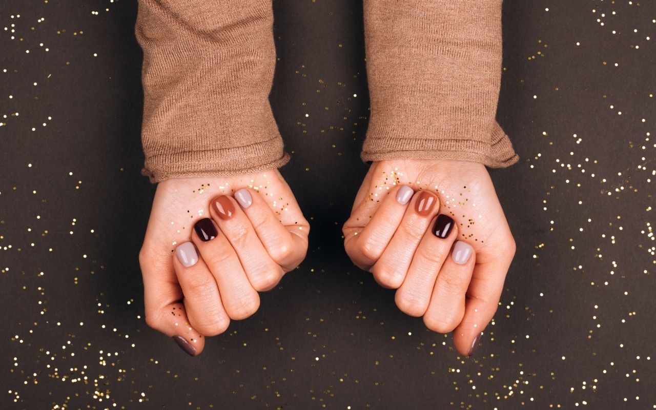 Minimalist nail designs featuring neutral tones and sleek negative space art, a top trend in Brooklyn for 2025.